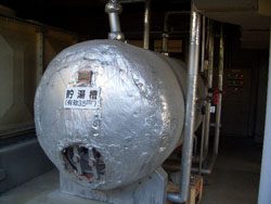 球形の貯湯槽の清掃