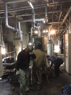 機械室での温水ボイラー入れ替え工事